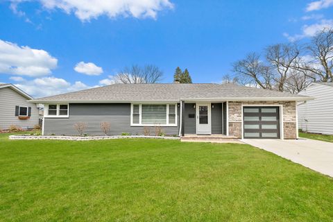 Photo of 639 Braeburn Road, East Dundee, IL 60118 (MLS # 12614950)