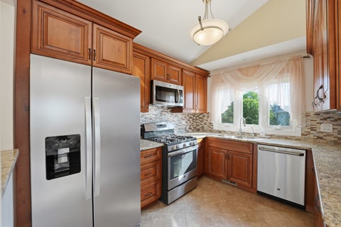 Tiny photo for 304 University Lane #A, Elk Grove Village, IL 60007 (MLS # 12672106)