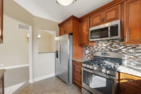 Tiny photo for 304 University Lane #A, Elk Grove Village, IL 60007 (MLS # 12672106)