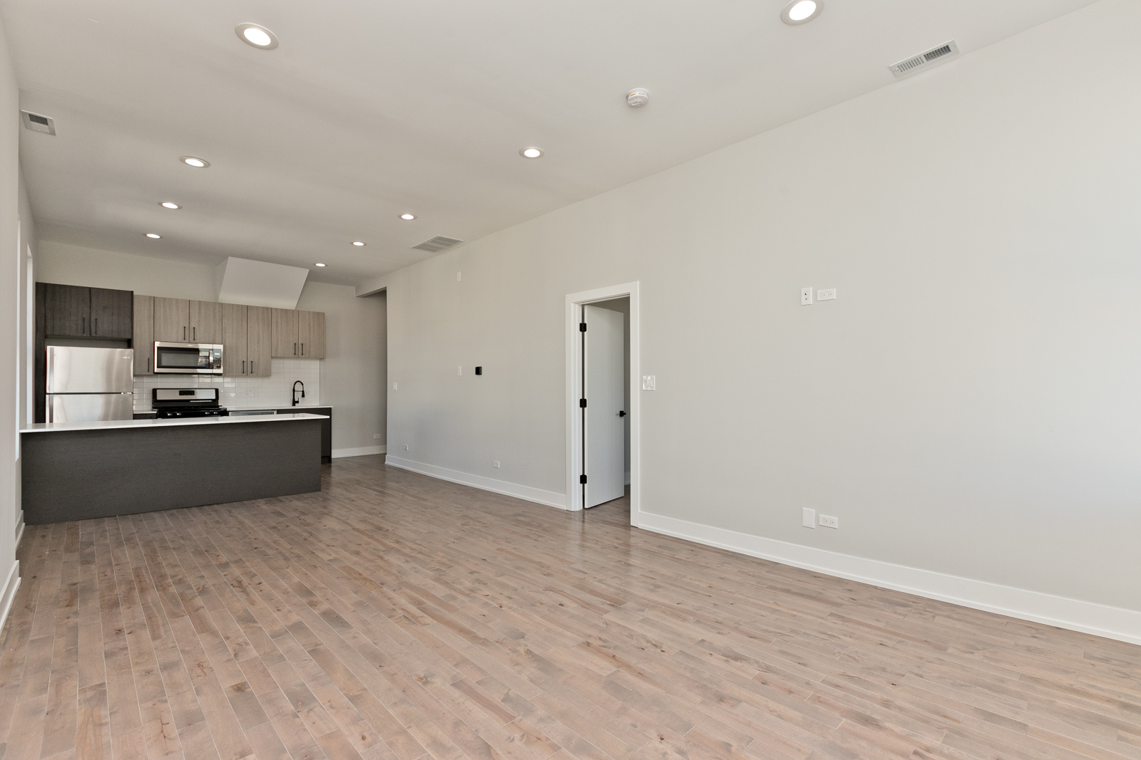 1925 S May Street 3F