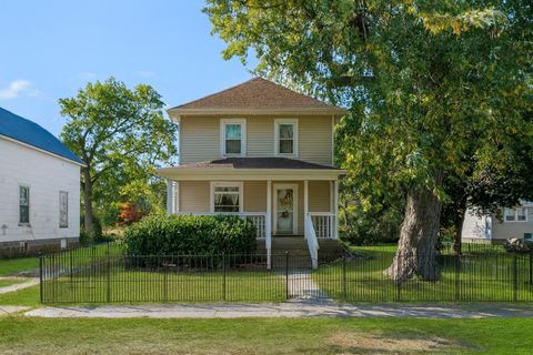 Photo of 217 N Main Street, Roberts, IL 60962 (MLS # 12495902) Photo of 217 N Main Street, Roberts, IL 60962 (MLS # 12495902)