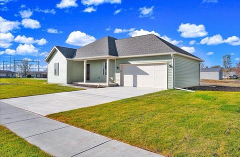 Photo of 210 S Oak Street, El Paso, IL 61738 (MLS # 12512947)