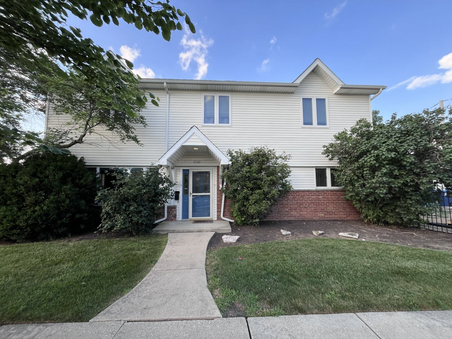 1131 E Grant Drive