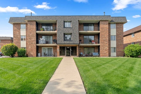 Photo of 9138 W 140TH Street #1NE, Orland Park, IL 60462 (MLS # 12739302)