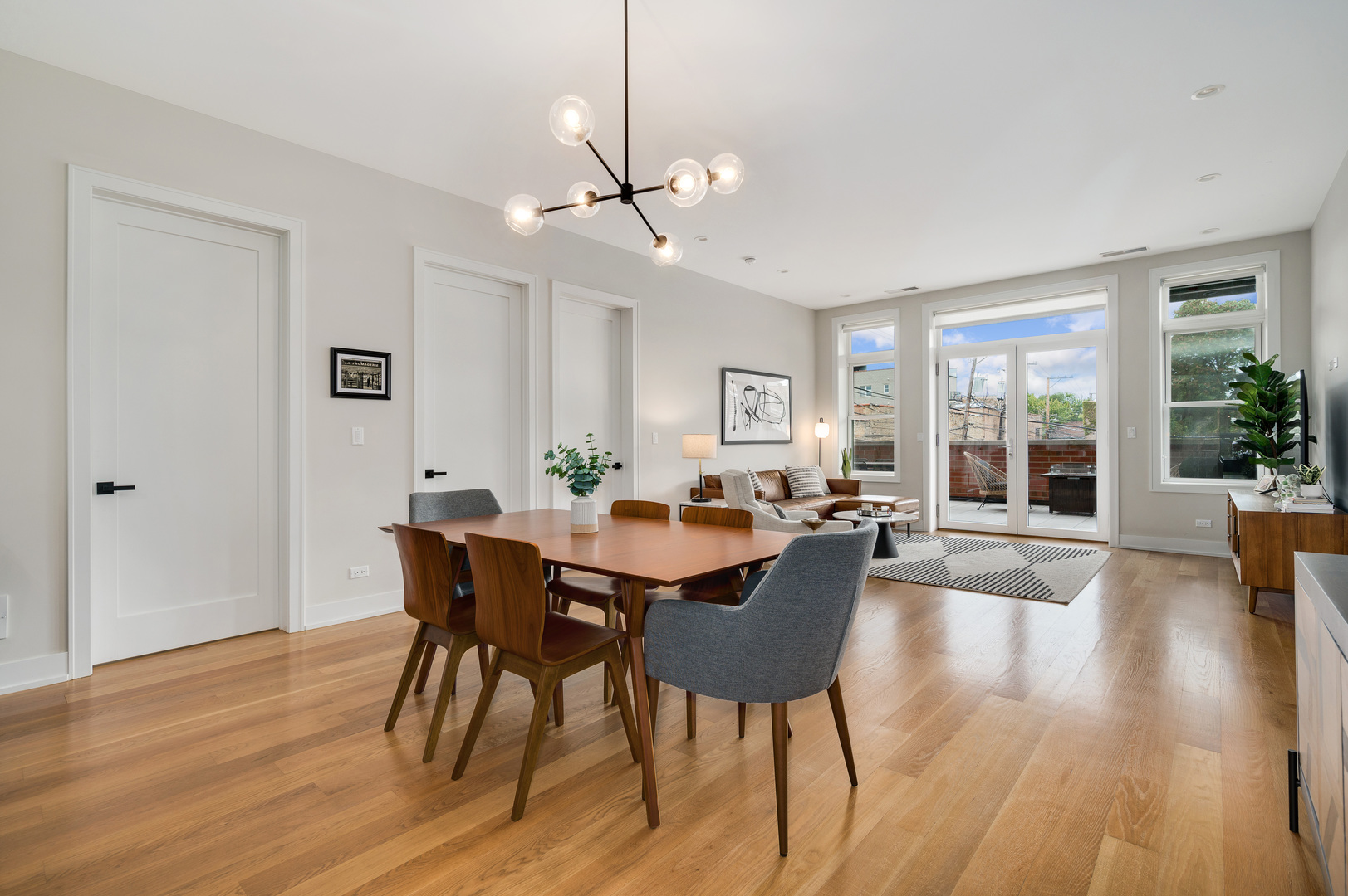 1938 W Augusta Boulevard 204