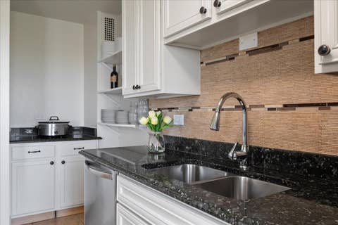 Tiny photo for 6833 N Kedzie Avenue #701, Chicago, IL 60645 (MLS # 12640256)