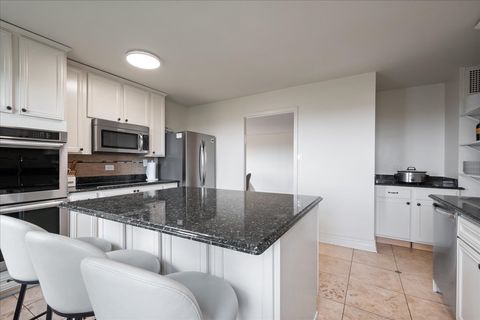Tiny photo for 6833 N Kedzie Avenue #701, Chicago, IL 60645 (MLS # 12640256)