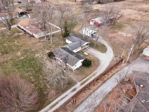 Tiny photo for 15100 Moellers Road, Marion, IL 62959 (MLS # 100000300)