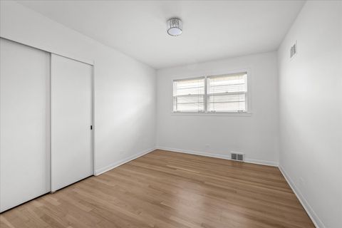 Tiny photo for 7012 N Kenton Avenue, Lincolnwood, IL 60712 (MLS # 12612367)