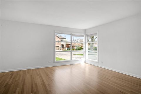 Tiny photo for 7012 N Kenton Avenue, Lincolnwood, IL 60712 (MLS # 12612367)