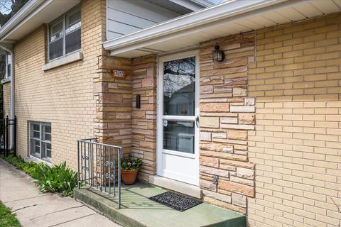 Tiny photo for 7012 N Kenton Avenue, Lincolnwood, IL 60712 (MLS # 12612367)
