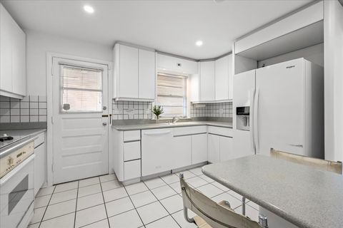 Tiny photo for 7012 N Kenton Avenue, Lincolnwood, IL 60712 (MLS # 12612367)