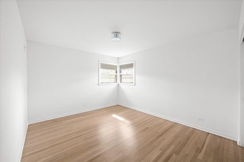 Tiny photo for 7012 N Kenton Avenue, Lincolnwood, IL 60712 (MLS # 12612367)