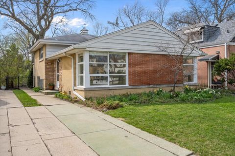 Photo of 7012 N Kenton Avenue, Lincolnwood, IL 60712 (MLS # 12612367)