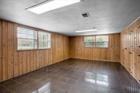 Tiny photo for 7012 N Kenton Avenue, Lincolnwood, IL 60712 (MLS # 12612367)