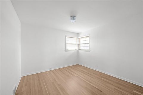 Tiny photo for 7012 N Kenton Avenue, Lincolnwood, IL 60712 (MLS # 12612367)