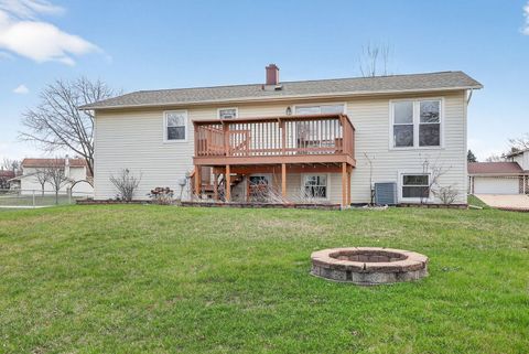 Tiny photo for 1432 James Way, Elk Grove Village, IL 60007 (MLS # 12612550)