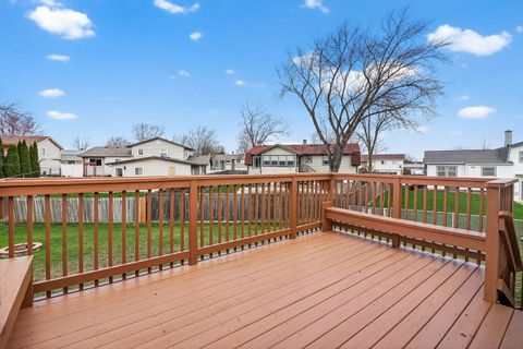 Tiny photo for 1432 James Way, Elk Grove Village, IL 60007 (MLS # 12612550)