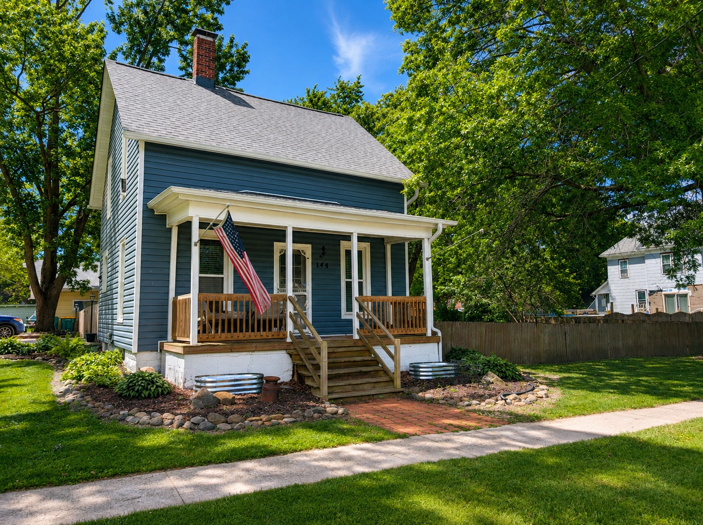 144 W Lincoln Street