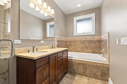 Tiny photo for 1528 W JONQUIL Terrace #C2, Chicago, IL 60626 (MLS # 12782434)