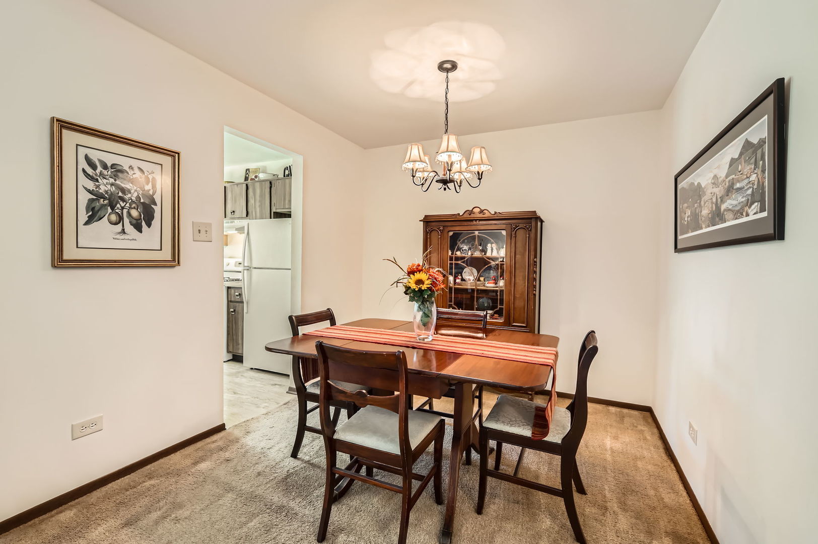 905 E Kings Row 1