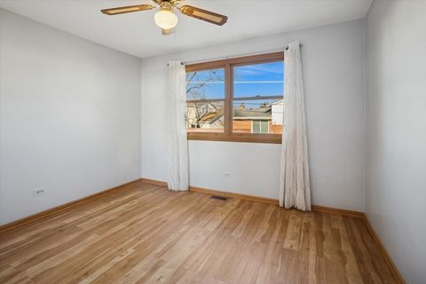 Tiny photo for 1820 W Thornwood Lane, Mount Prospect, IL 60056 (MLS # 12547257)