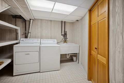 Tiny photo for 1820 W Thornwood Lane, Mount Prospect, IL 60056 (MLS # 12547257)