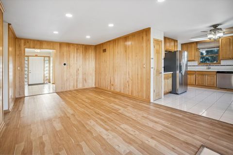 Tiny photo for 1820 W Thornwood Lane, Mount Prospect, IL 60056 (MLS # 12547257)