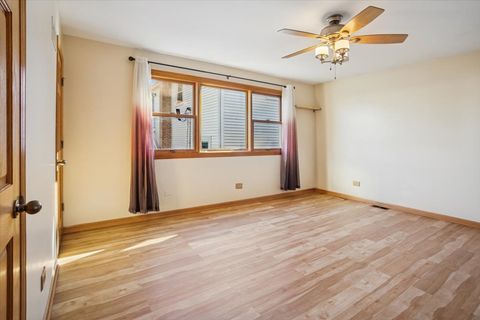 Tiny photo for 1820 W Thornwood Lane, Mount Prospect, IL 60056 (MLS # 12547257)