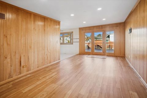 Tiny photo for 1820 W Thornwood Lane, Mount Prospect, IL 60056 (MLS # 12547257)