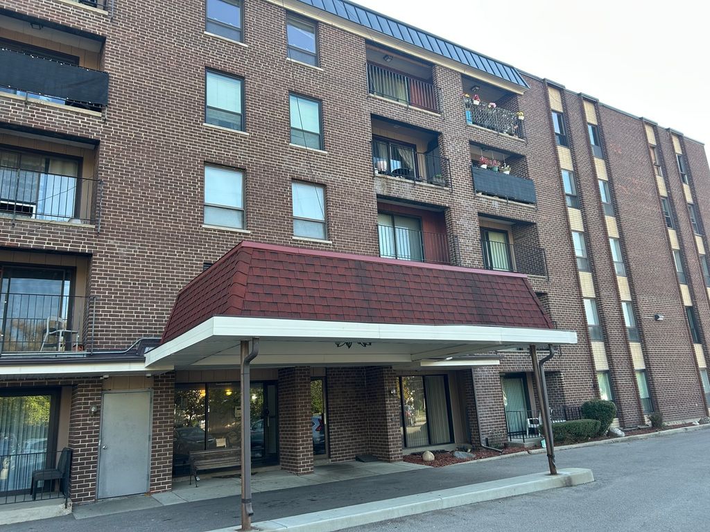 Photo for Morton Grove, IL 60053 (MLS # 12498311)