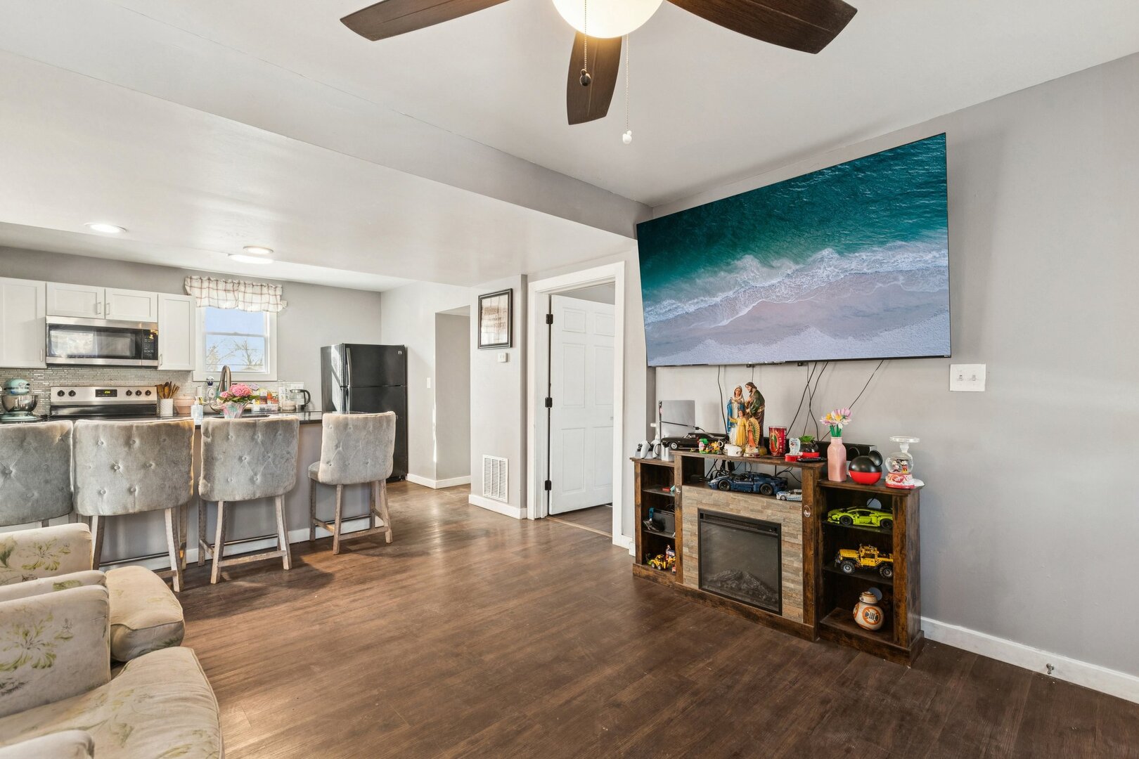 1618 Round Lake Drive