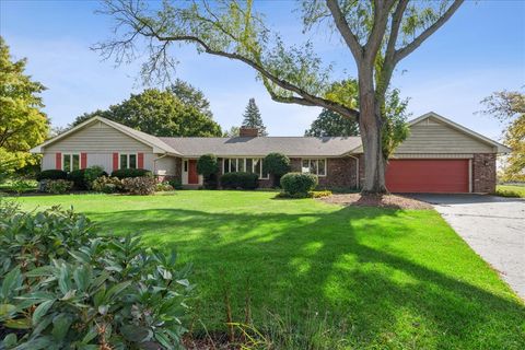 Photo of 14 Golfview Lane, Lake Barrington, IL 60010 (MLS # 12473757) Photo of 14 Golfview Lane, Lake Barrington, IL 60010 (MLS # 12473757)