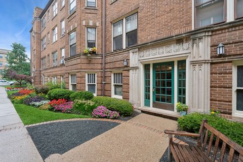 Tiny photo for 721 Hinman Avenue #2W, Evanston, IL 60202 (MLS # 12593018)