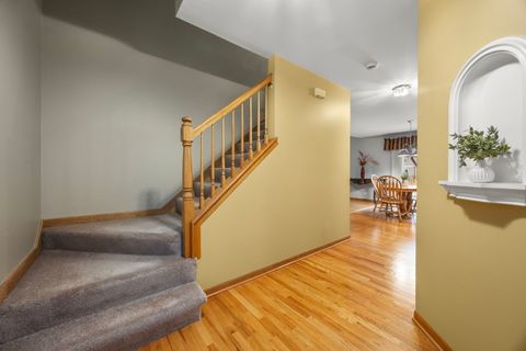 Tiny photo for 33 Forestview Lane, Aurora, IL 60502 (MLS # 12182192)