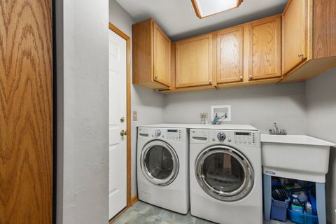 Tiny photo for 33 Forestview Lane, Aurora, IL 60502 (MLS # 12182192)