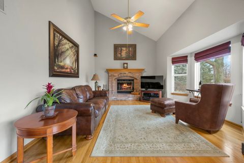 Tiny photo for 33 Forestview Lane, Aurora, IL 60502 (MLS # 12182192)