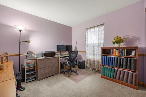 Tiny photo for 33 Forestview Lane, Aurora, IL 60502 (MLS # 12182192)