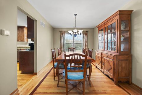 Tiny photo for 33 Forestview Lane, Aurora, IL 60502 (MLS # 12182192)