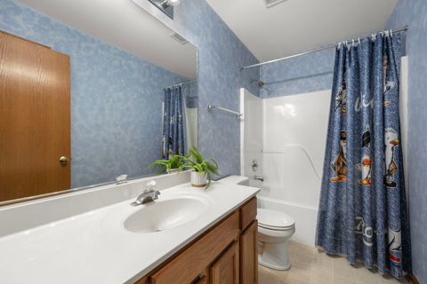 Tiny photo for 33 Forestview Lane, Aurora, IL 60502 (MLS # 12182192)