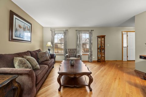 Tiny photo for 33 Forestview Lane, Aurora, IL 60502 (MLS # 12182192)