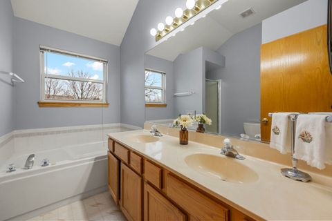 Tiny photo for 33 Forestview Lane, Aurora, IL 60502 (MLS # 12182192)