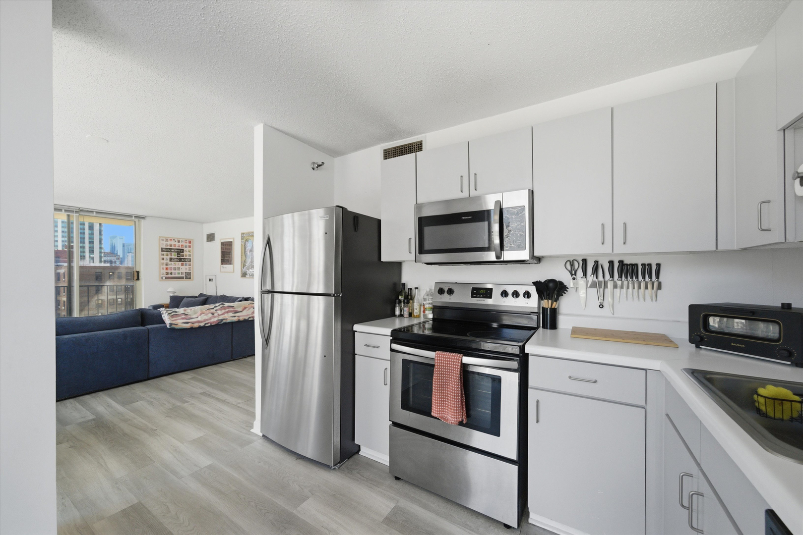1212 N Lasalle Drive 701