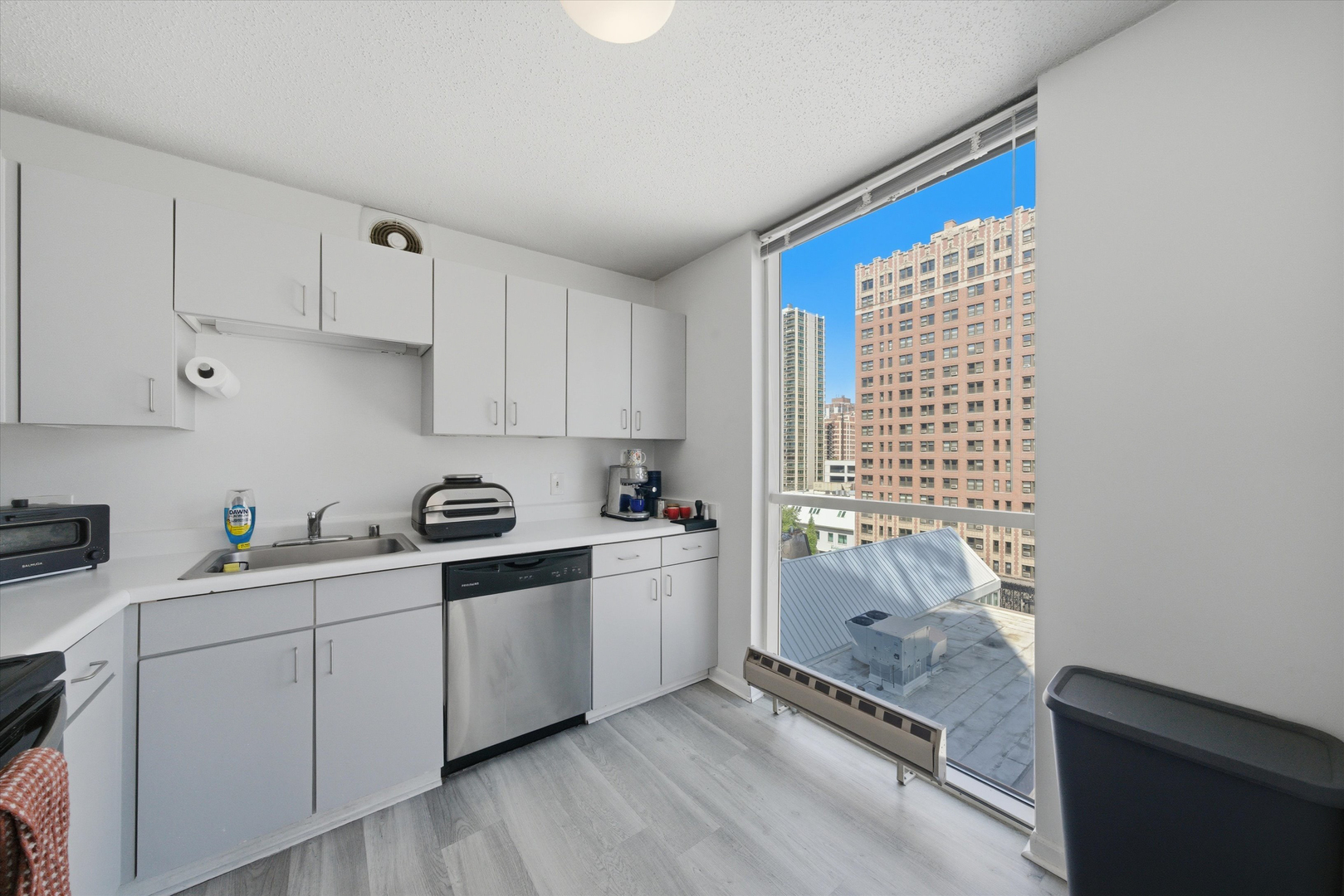 1212 N Lasalle Drive 701