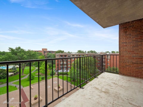 Tiny photo for 111 Acacia Drive #607, Indian Head Park, IL 60525 (MLS # 12708478)