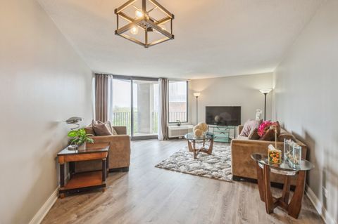 Tiny photo for 5320 N Sheridan Road #403, Chicago, IL 60640 (MLS # 12365683)