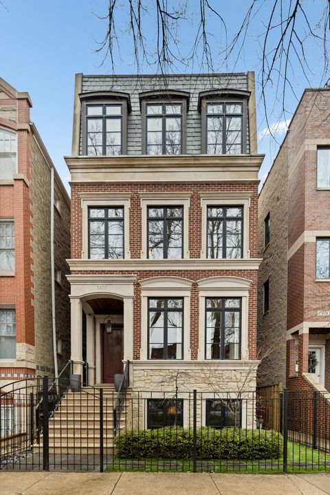 Photo of 1410 W BYRON Street, Chicago, IL 60613 (MLS # 12586372)
