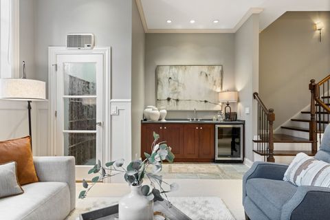 Tiny photo for 1410 W BYRON Street, Chicago, IL 60613 (MLS # 12586372)