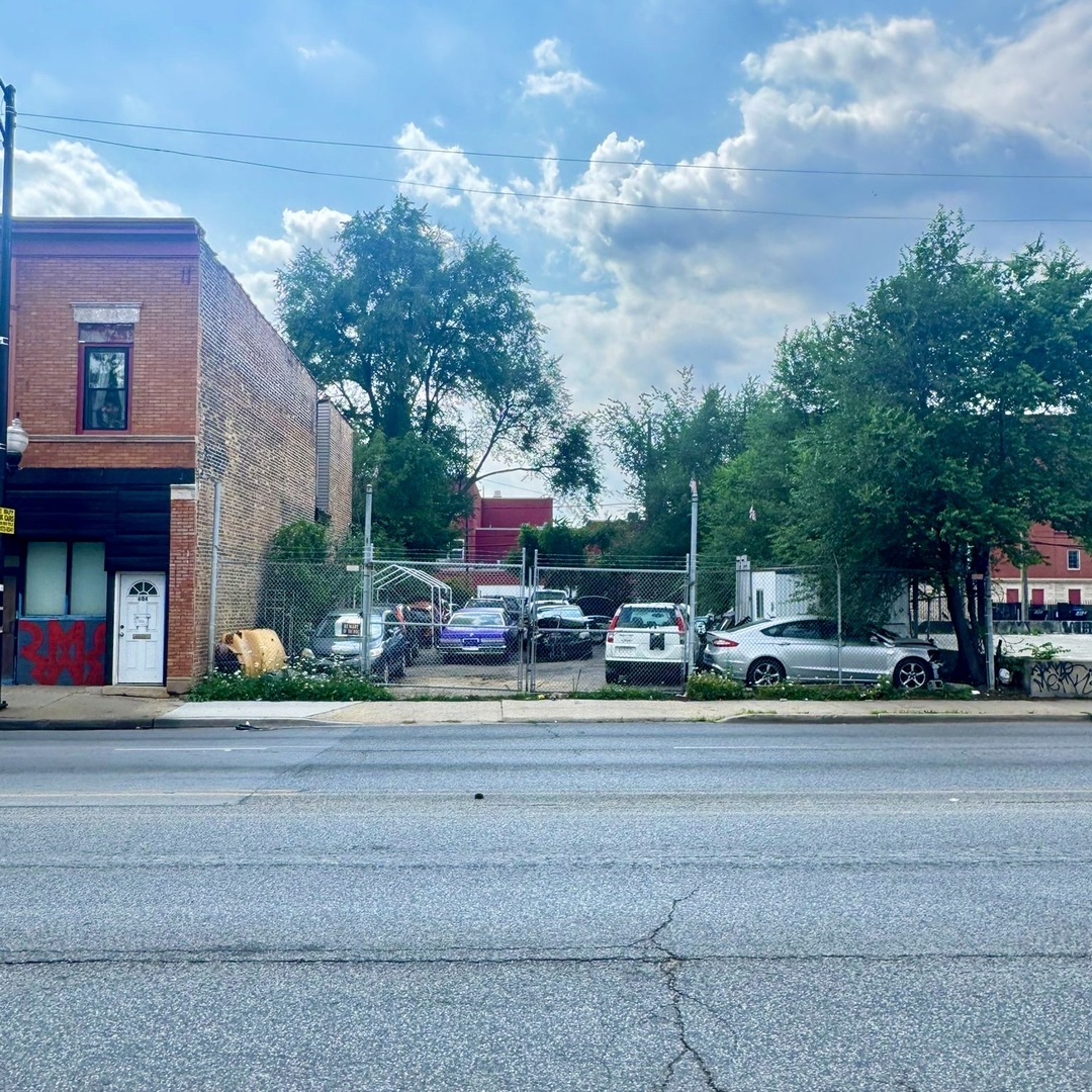 608 N Cicero Avenue