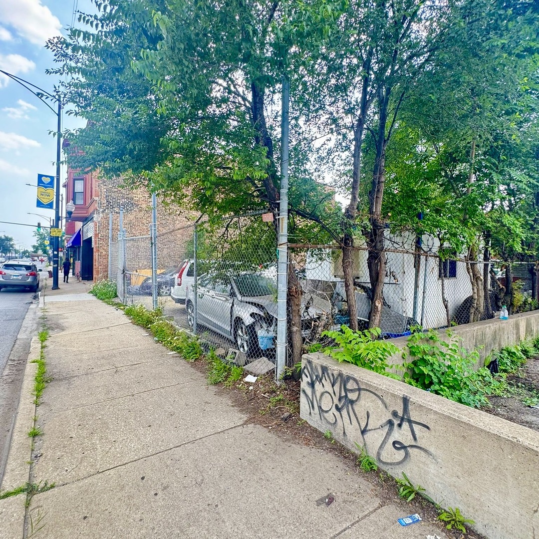 608 N Cicero Avenue